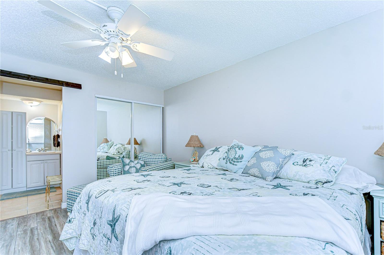 Image 18 of 39 For 13870 Oakwood Lane