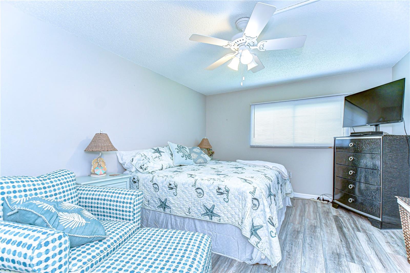 Image 19 of 39 For 13870 Oakwood Lane