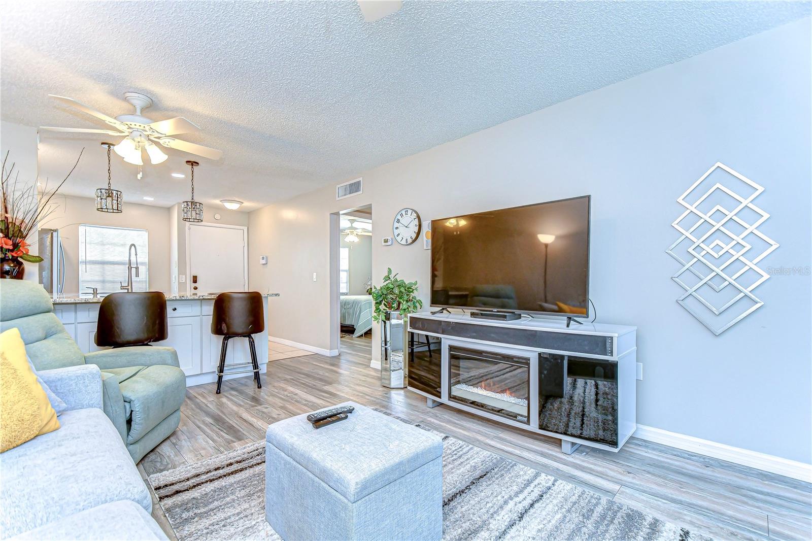 Image 9 of 39 For 13870 Oakwood Lane