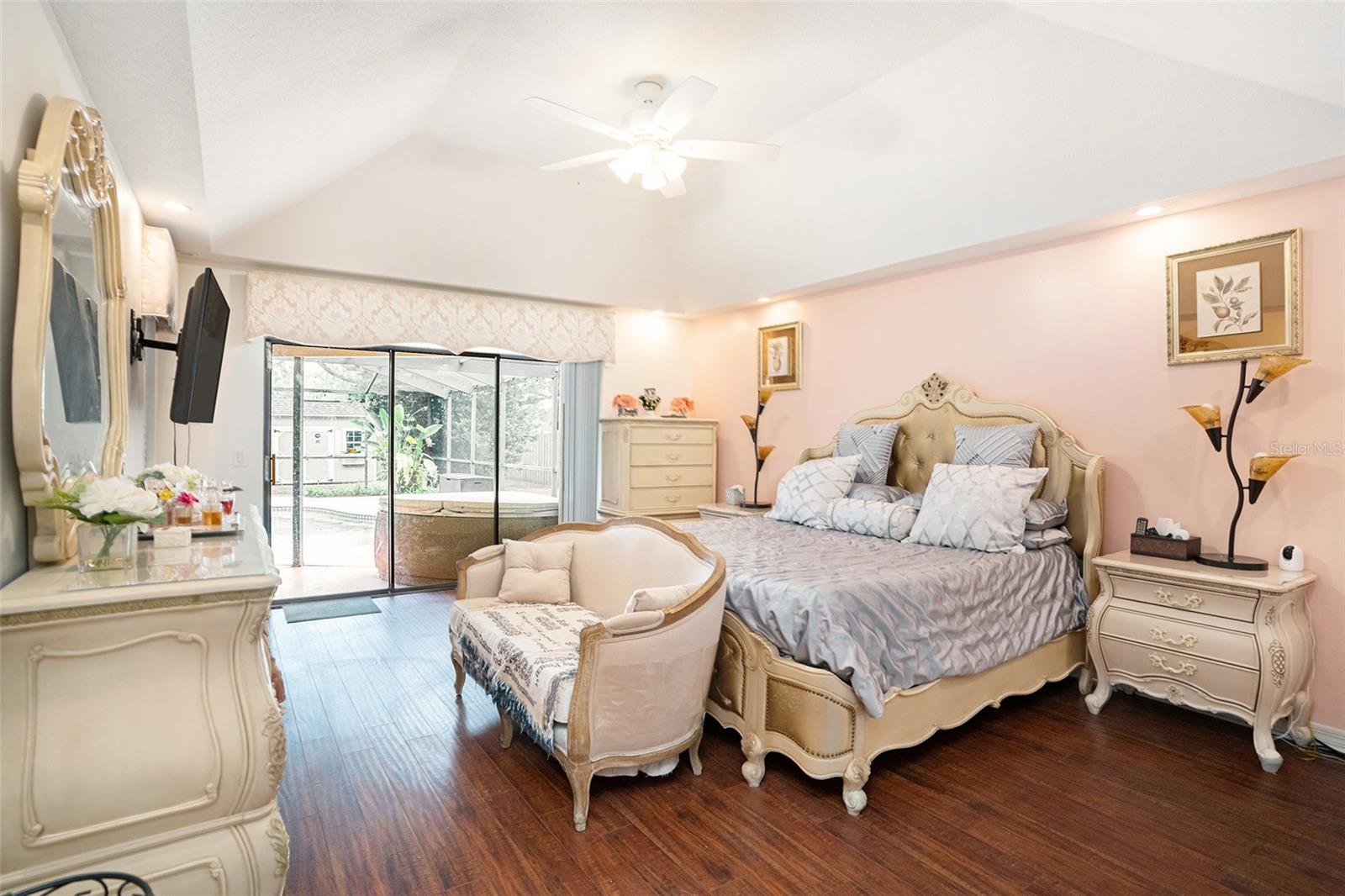 Image 14 of 32 For 1619 Palace Court