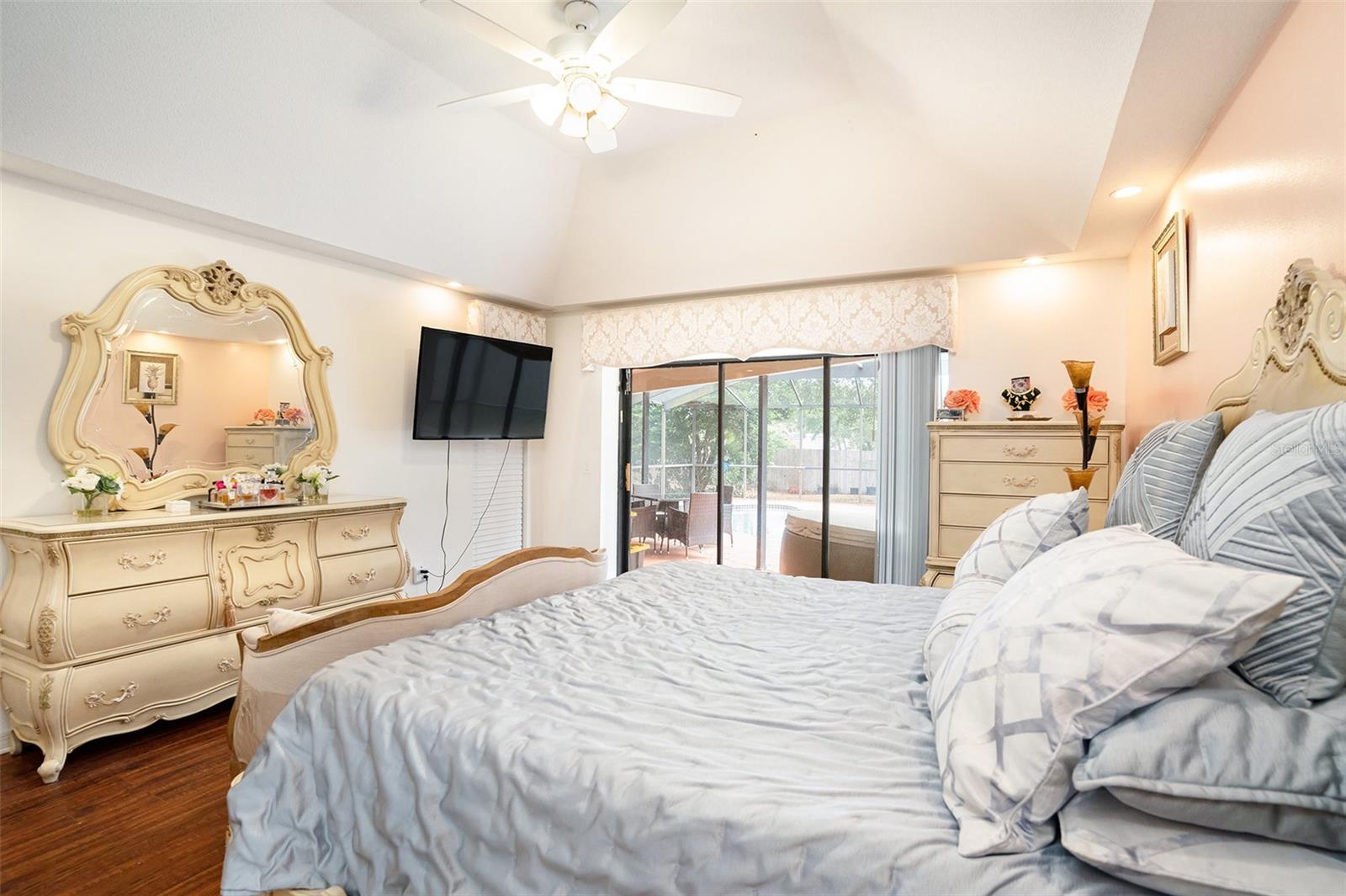 Image 16 of 32 For 1619 Palace Court