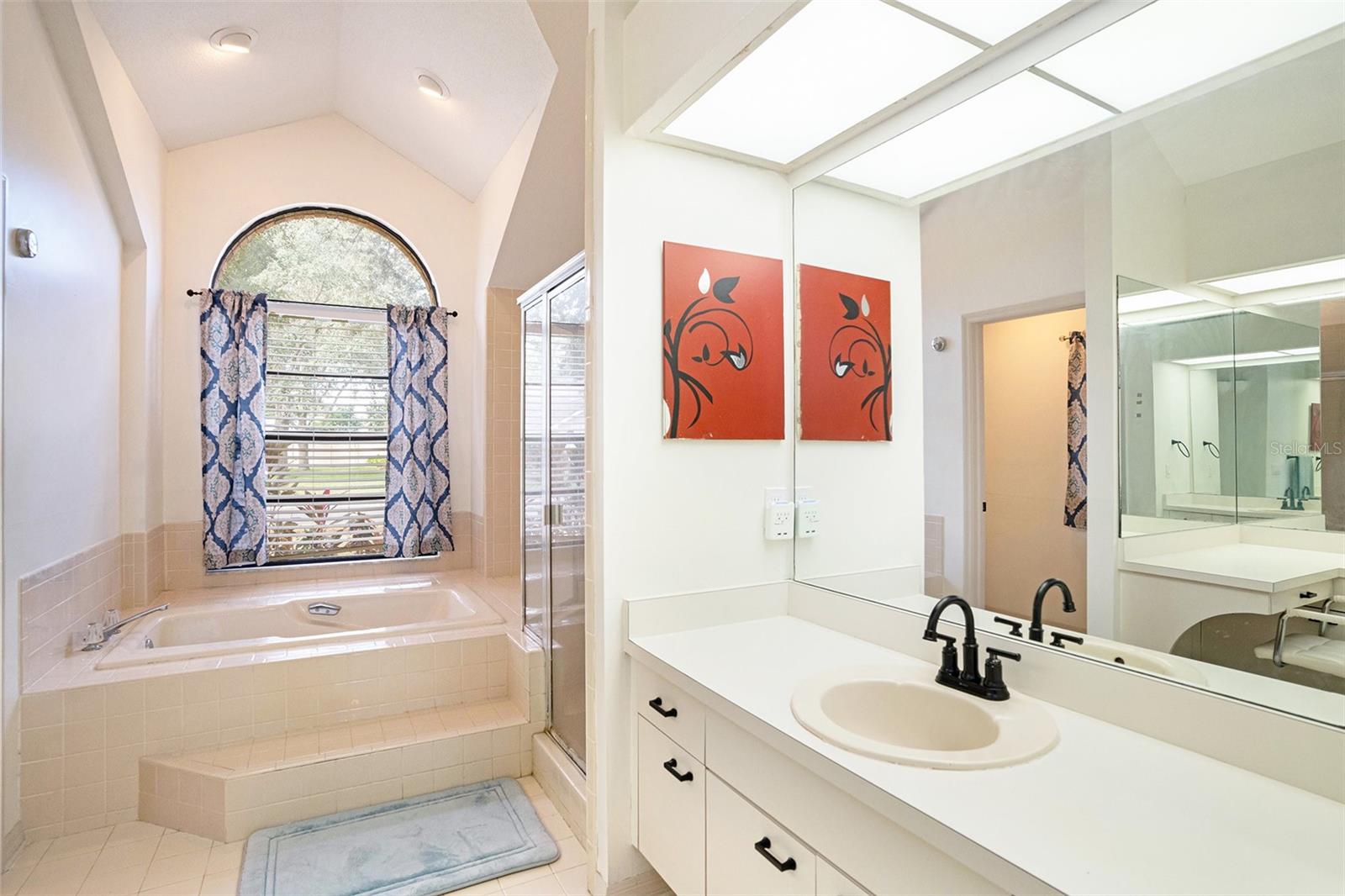 Image 17 of 32 For 1619 Palace Court