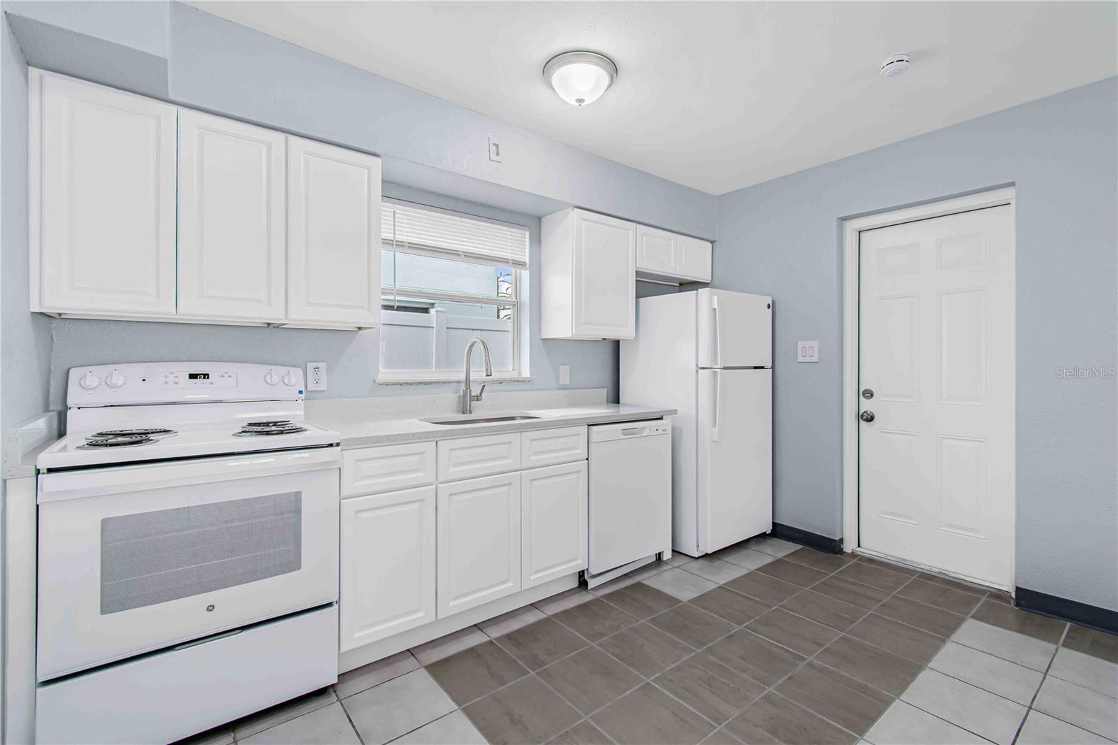 Image 10 of 28 For 140 112th Avenue N 5