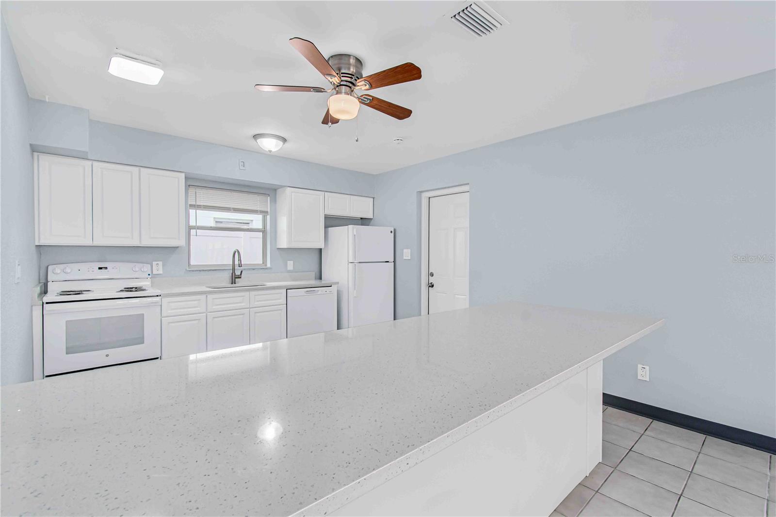 Image 11 of 28 For 140 112th Avenue N 5