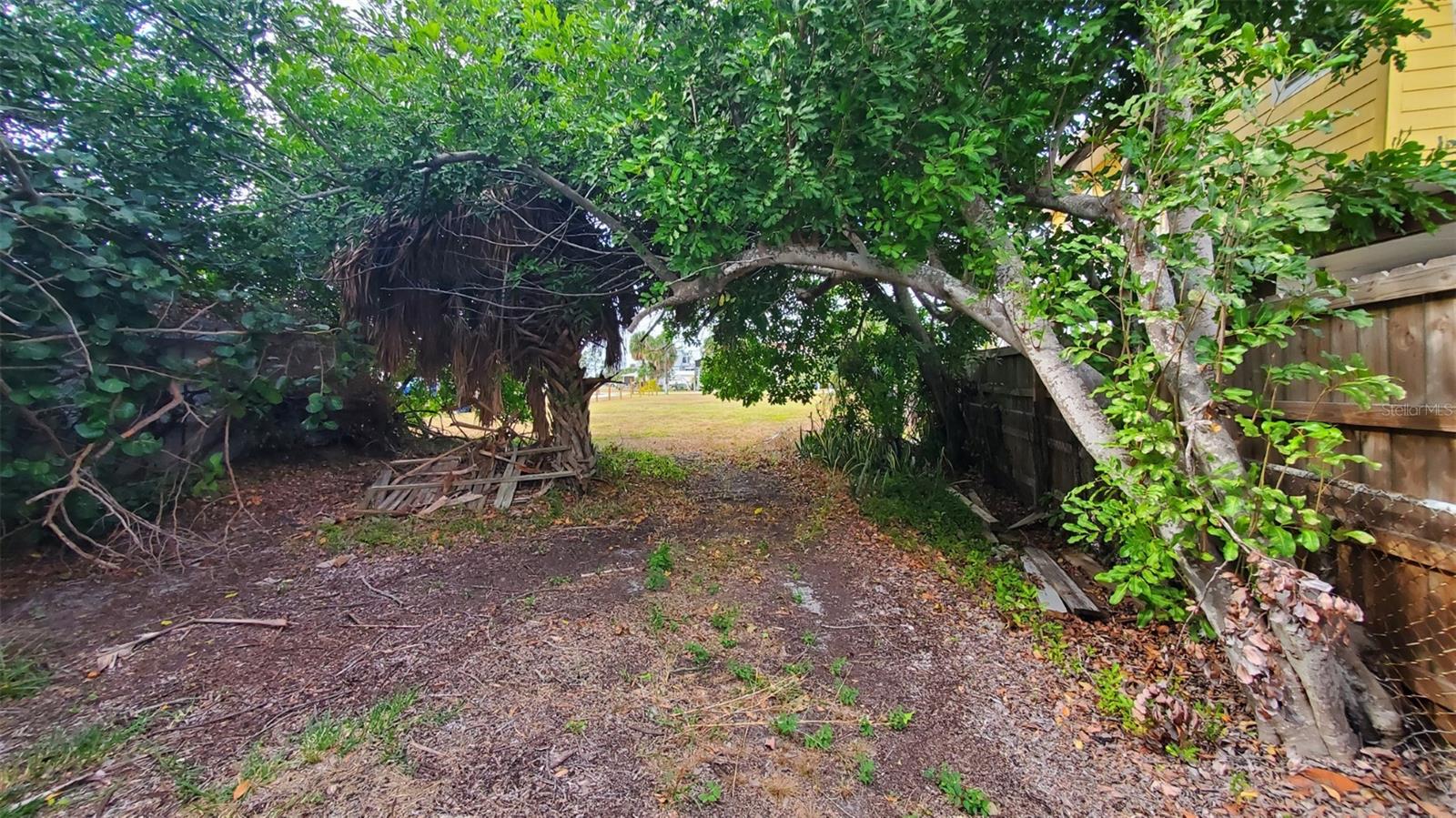 Listing photo id 14 for 209 Canal Street