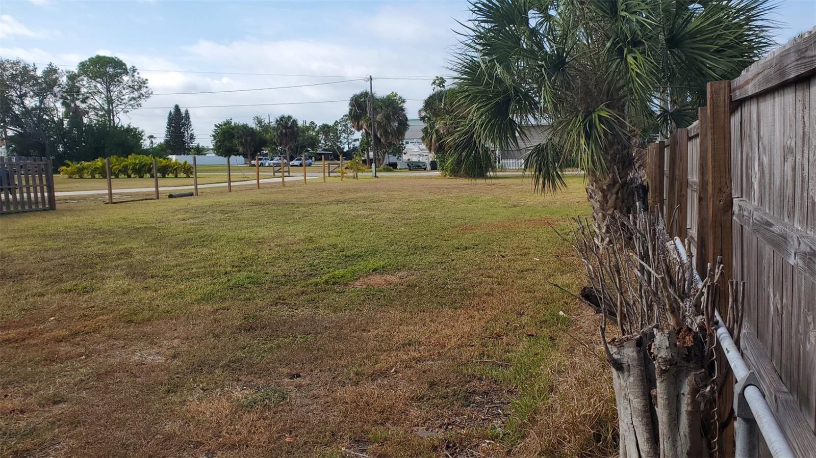 Listing photo id 15 for 209 Canal Street