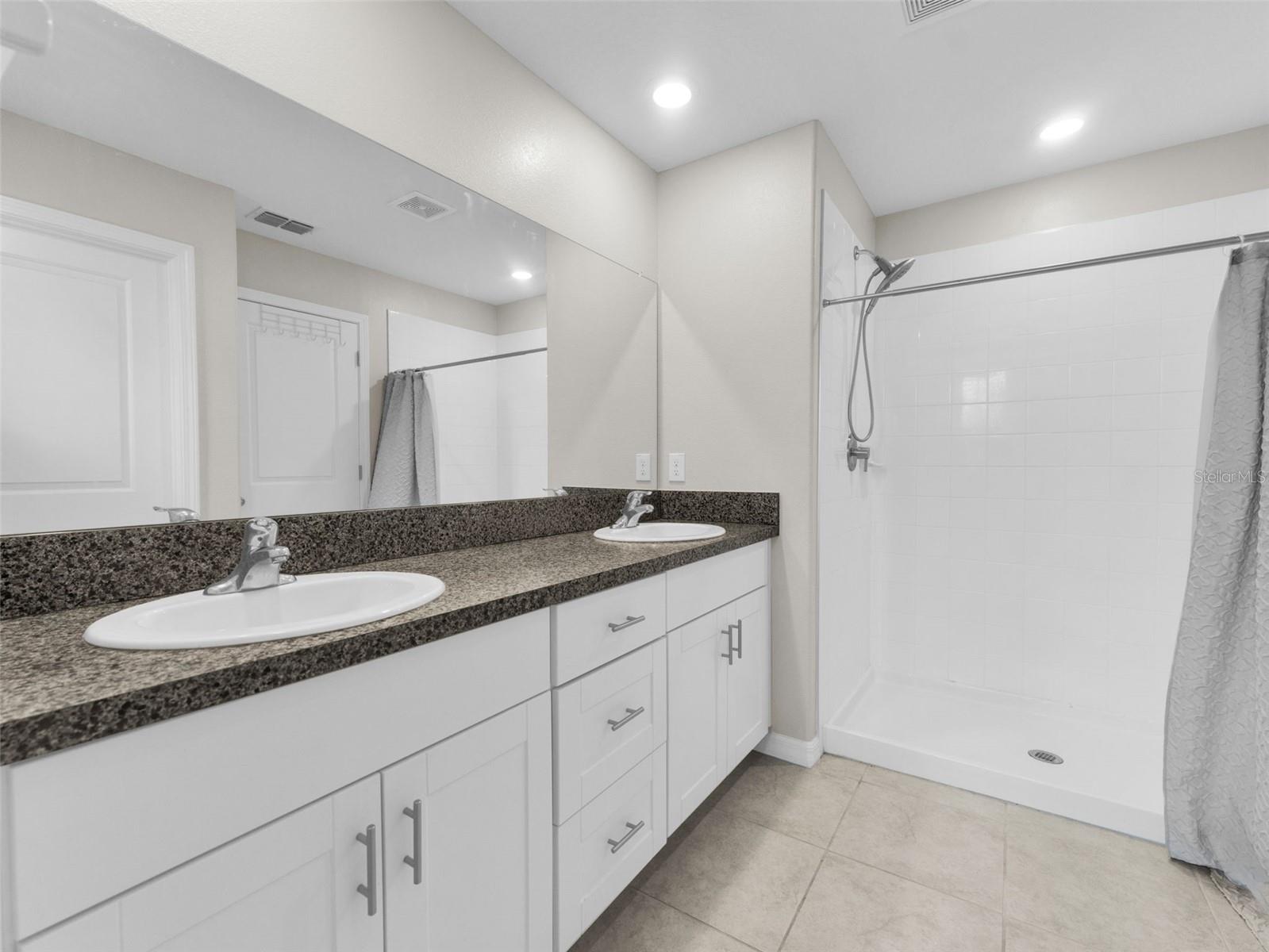 Image 15 of 26 For 6959 King Creek Drive