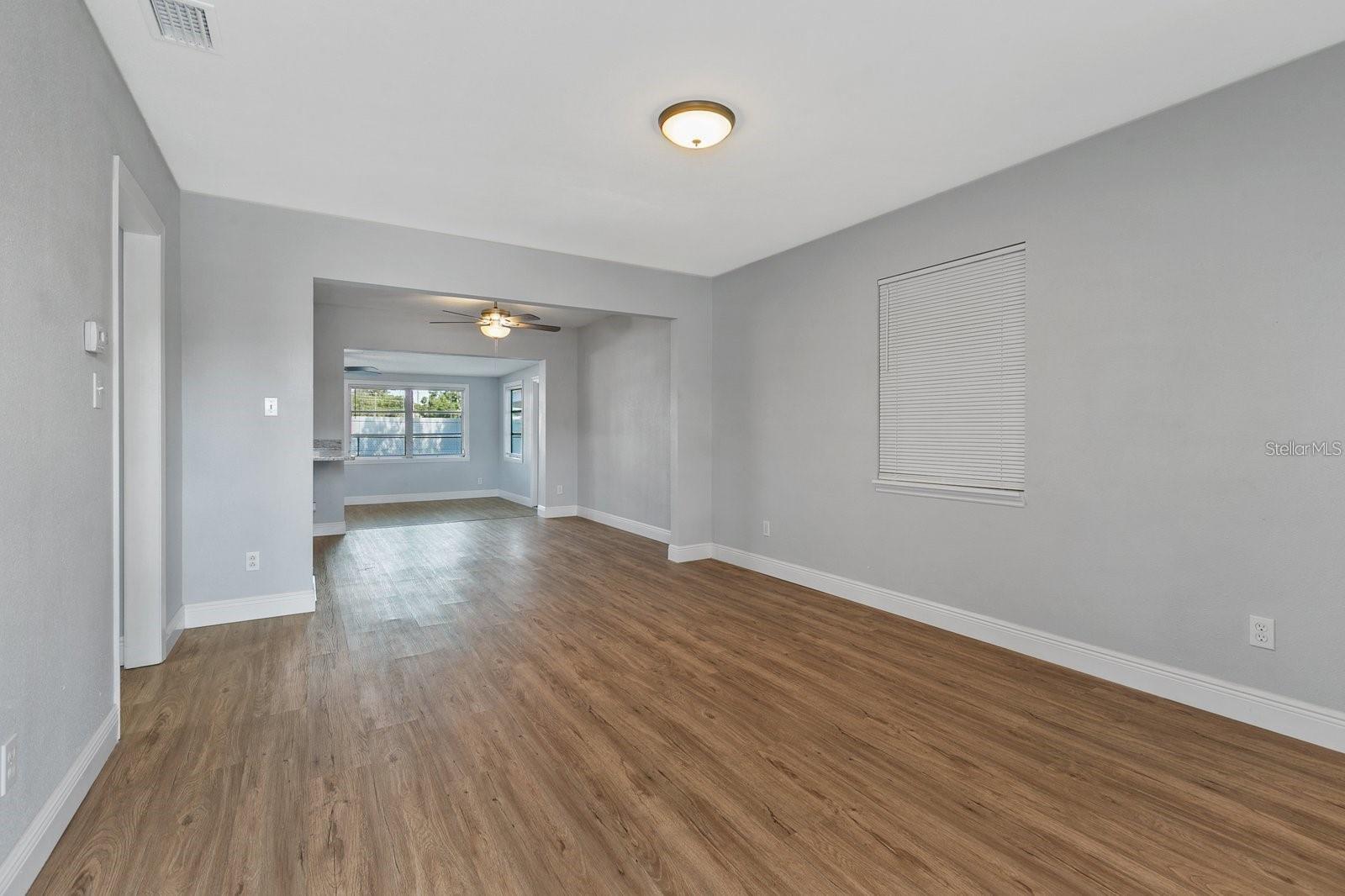 Image 5 of 33 For 7173 Darien Way