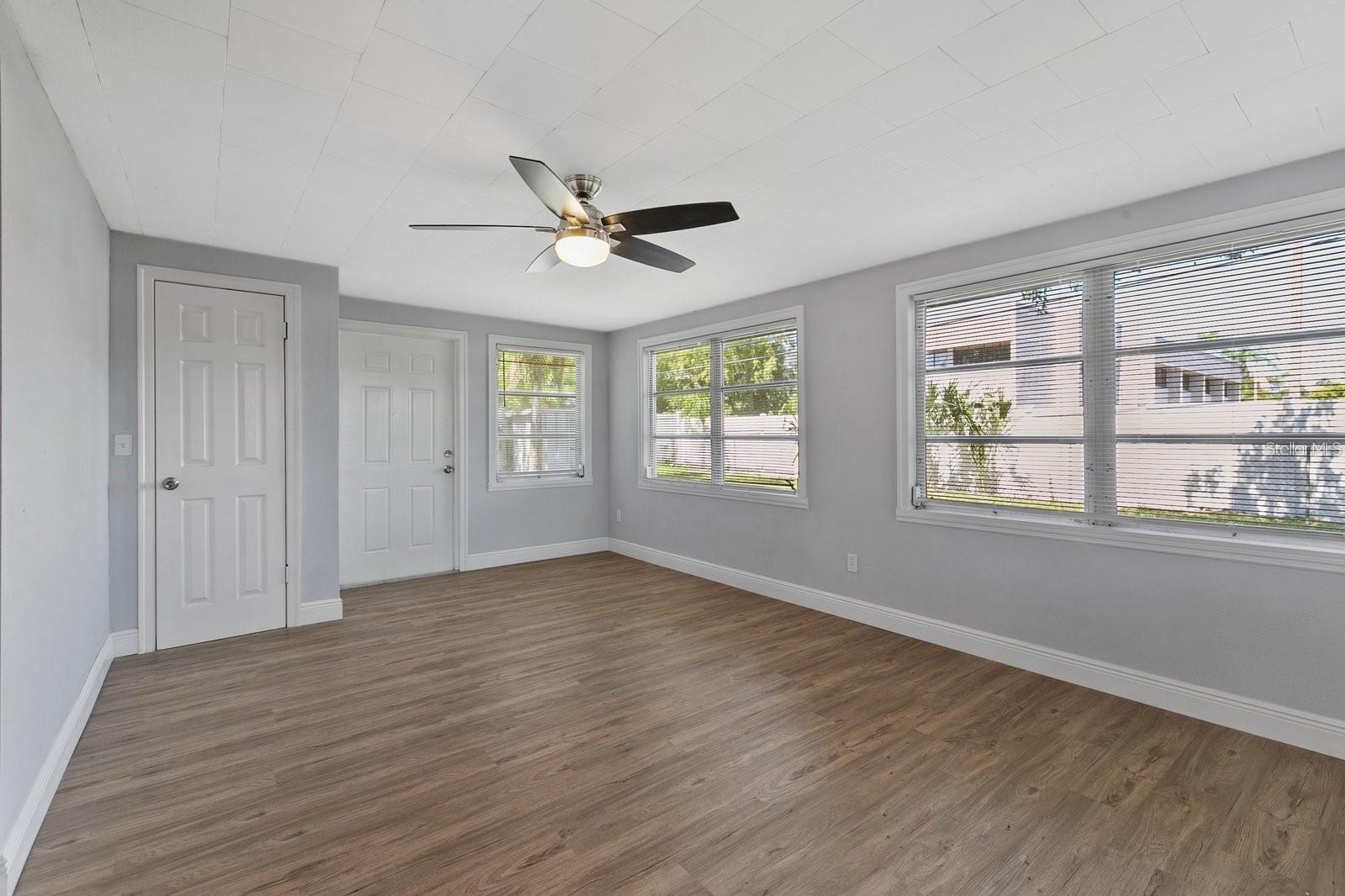 Image 6 of 33 For 7173 Darien Way