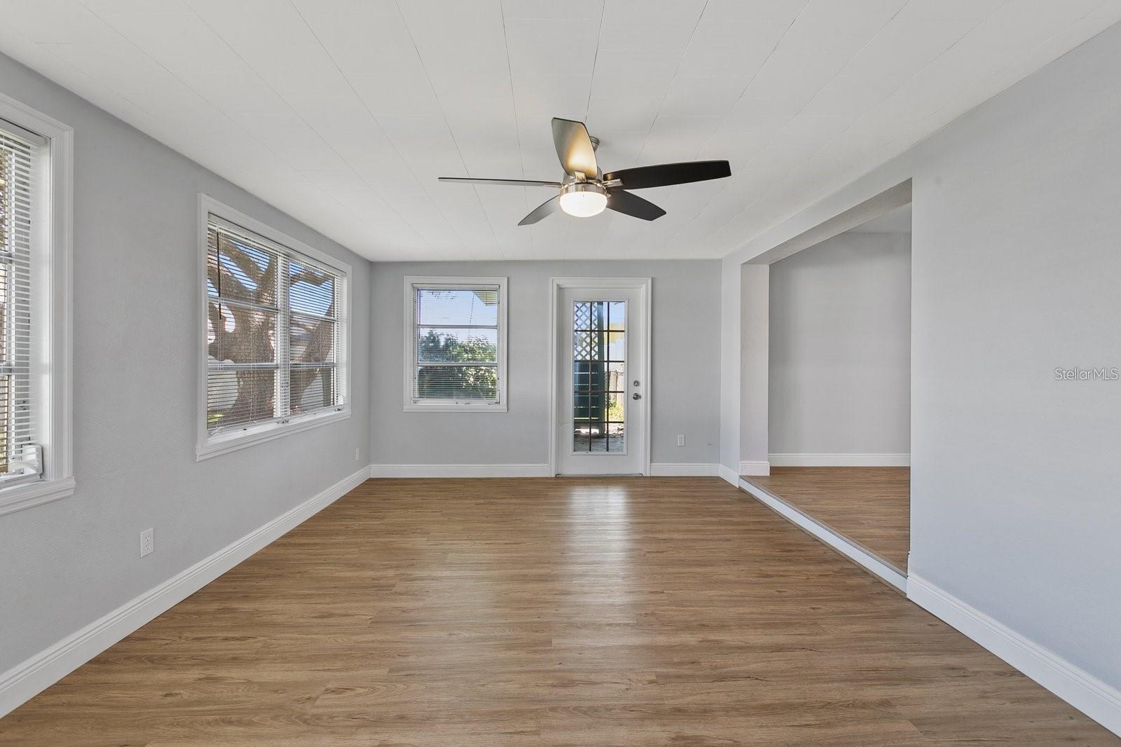 Image 7 of 33 For 7173 Darien Way