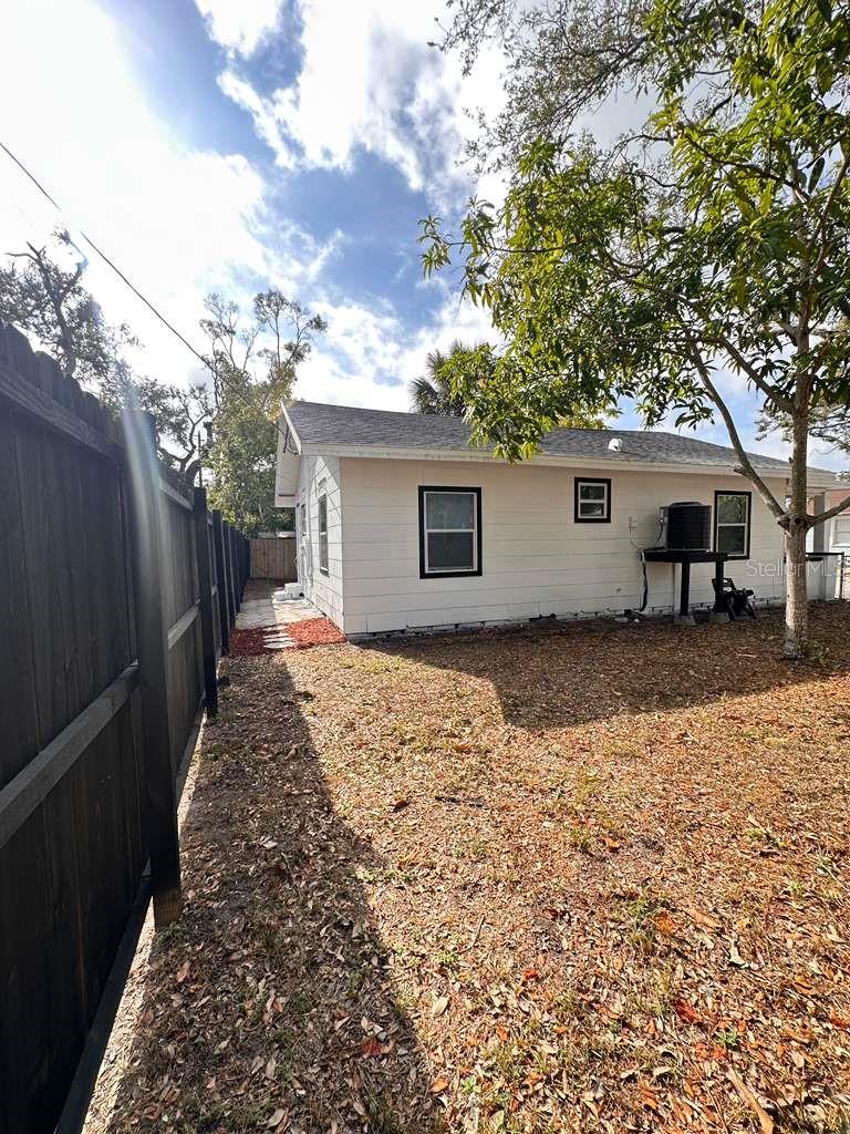 Image 10 of 41 For 2100 Auburn Street S