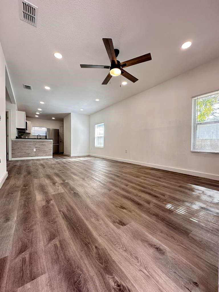 Image 17 of 41 For 2100 Auburn Street S