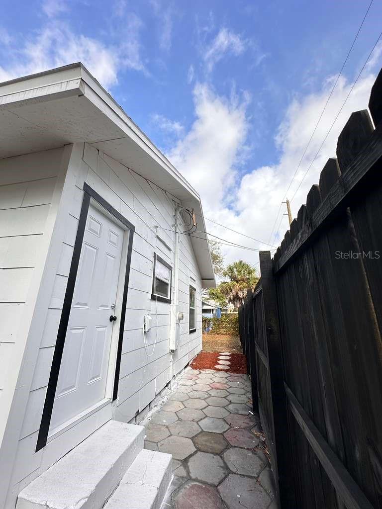 Image 23 of 41 For 2100 Auburn Street S