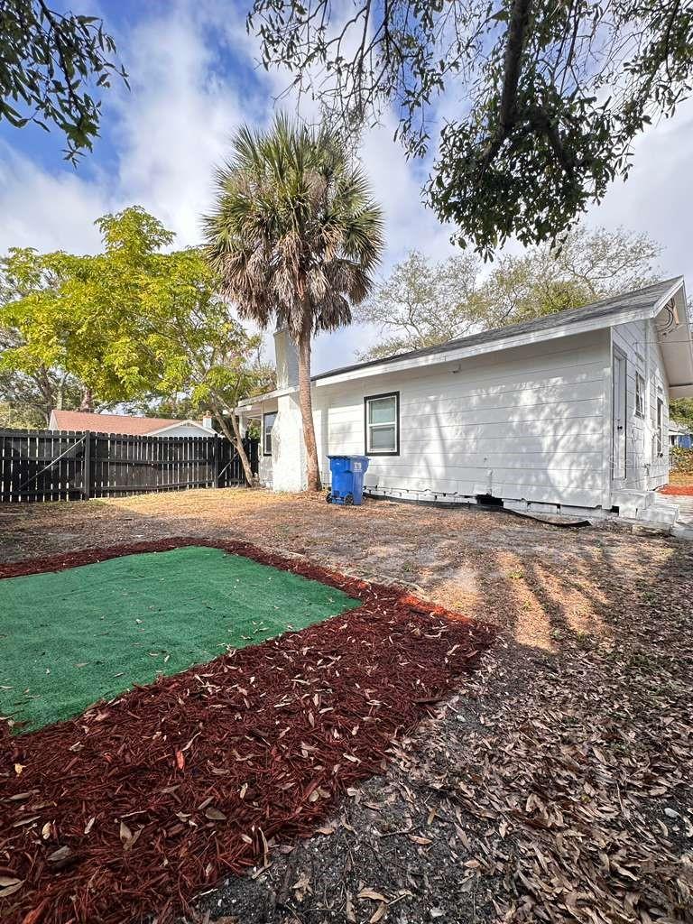 Image 24 of 41 For 2100 Auburn Street S