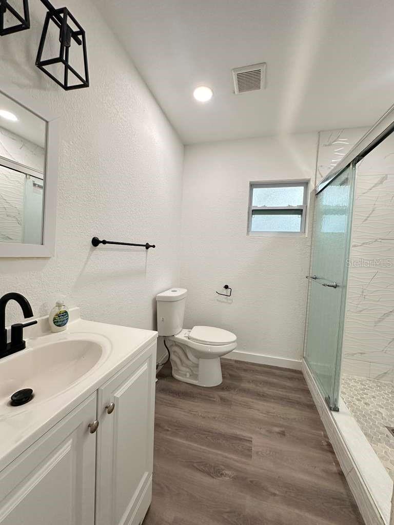 Image 30 of 41 For 2100 Auburn Street S