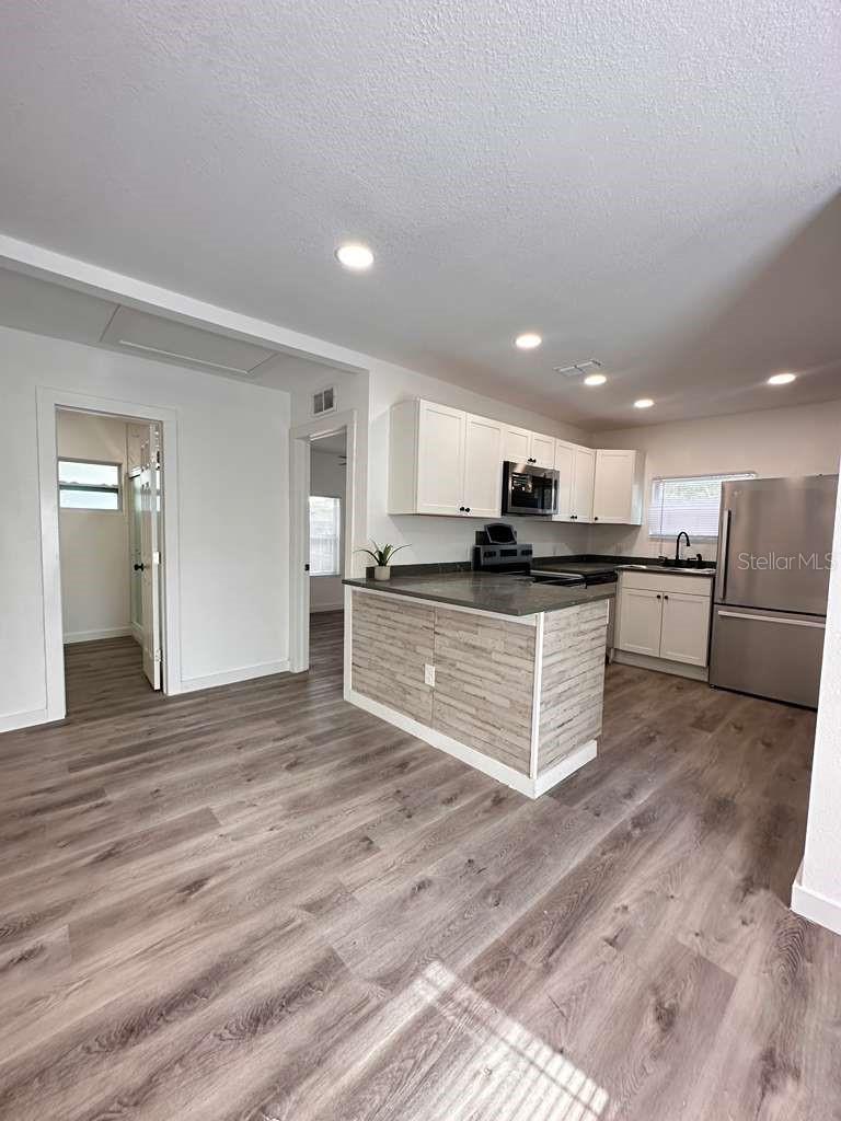 Image 37 of 41 For 2100 Auburn Street S