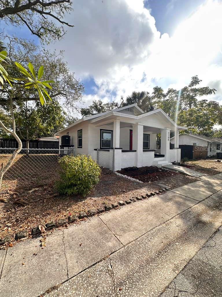 Image 7 of 41 For 2100 Auburn Street S