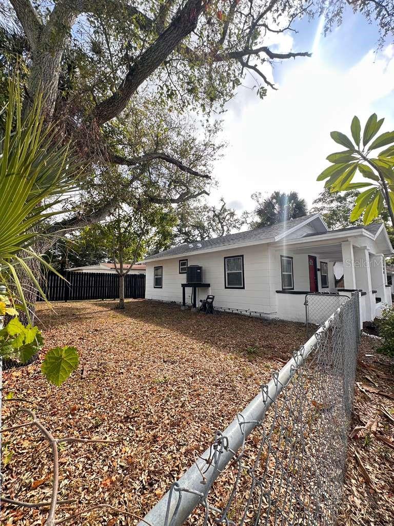 Image 8 of 41 For 2100 Auburn Street S