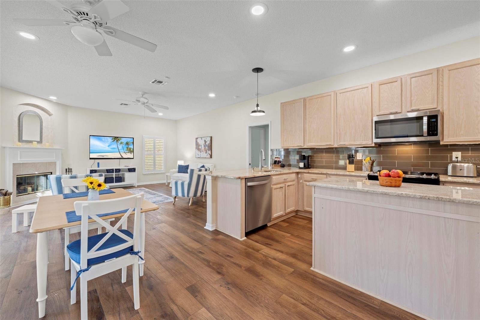 Image 17 of 54 For 332 Mcintosh Court