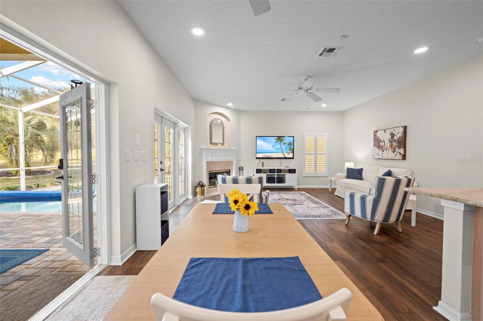 Image 19 of 54 For 332 Mcintosh Court