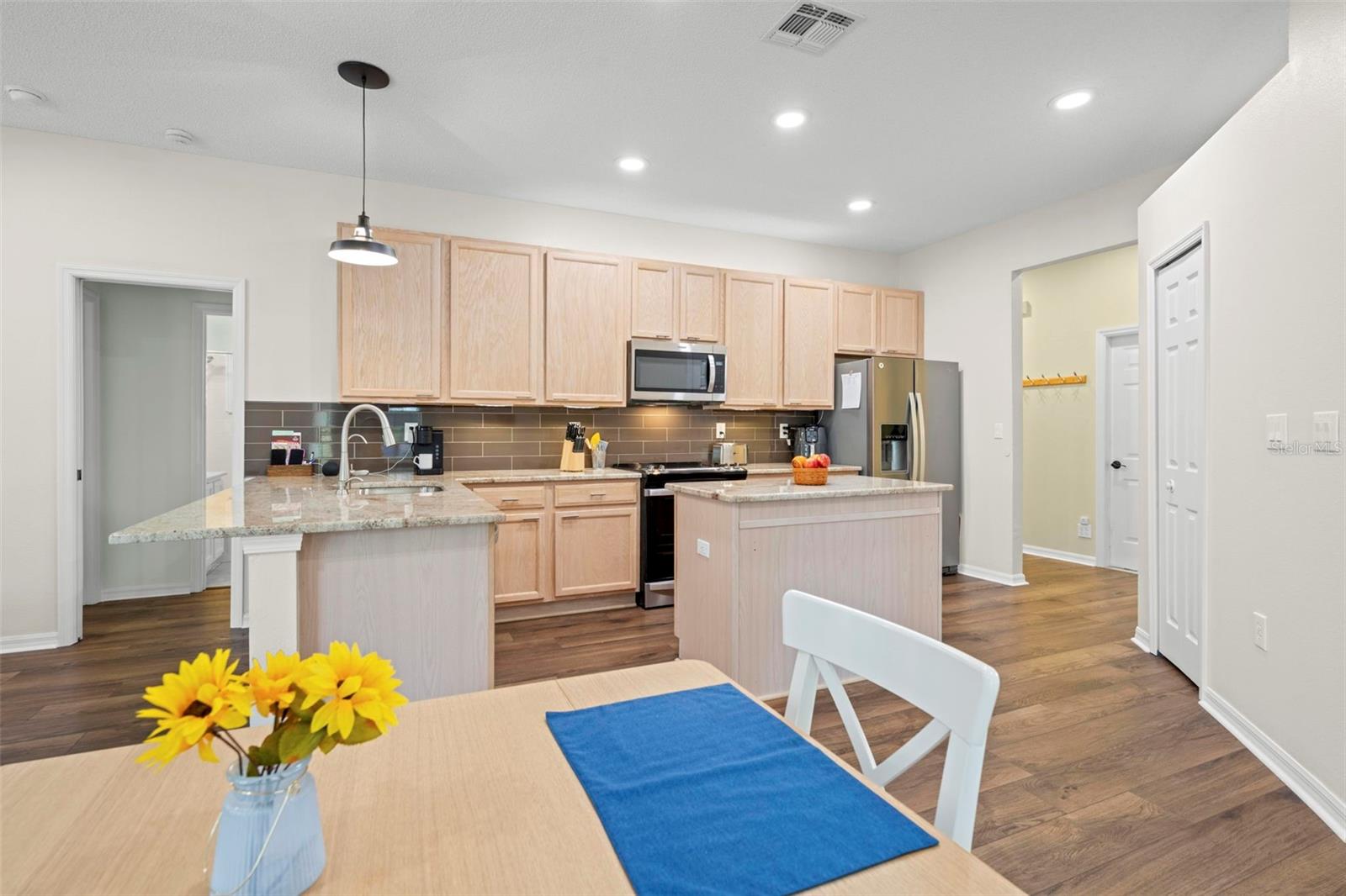 Image 20 of 54 For 332 Mcintosh Court