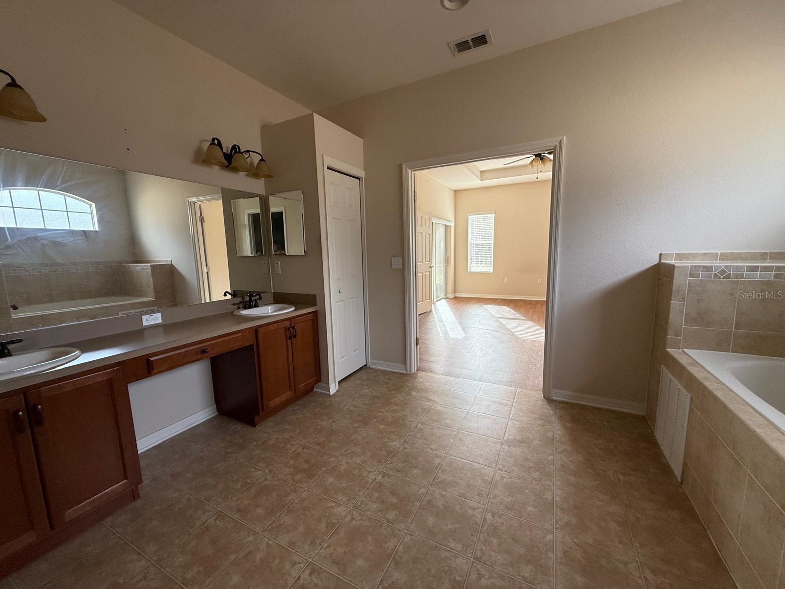 Image 23 of 32 For 2974 Blackwater Oaks Drive