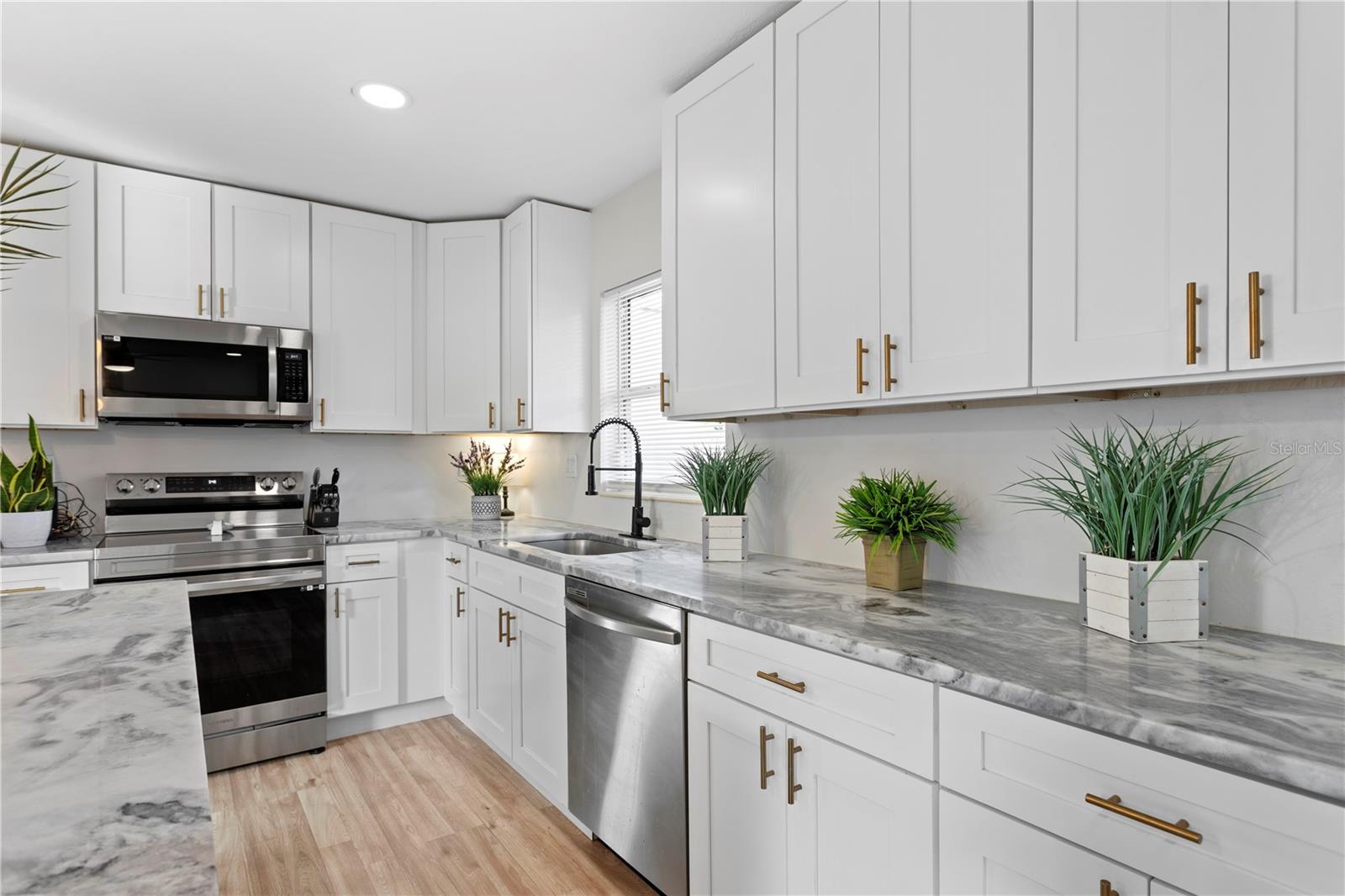 Image 11 of 82 For 6660 17th Street N