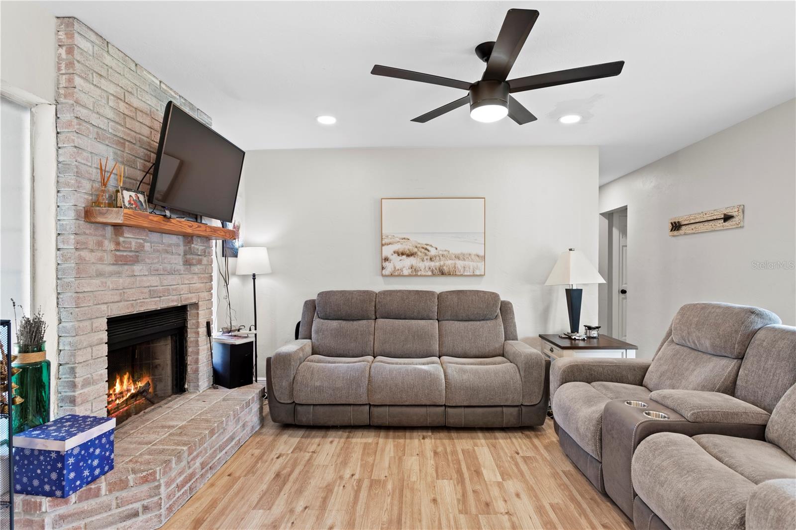 Image 6 of 82 For 6660 17th Street N