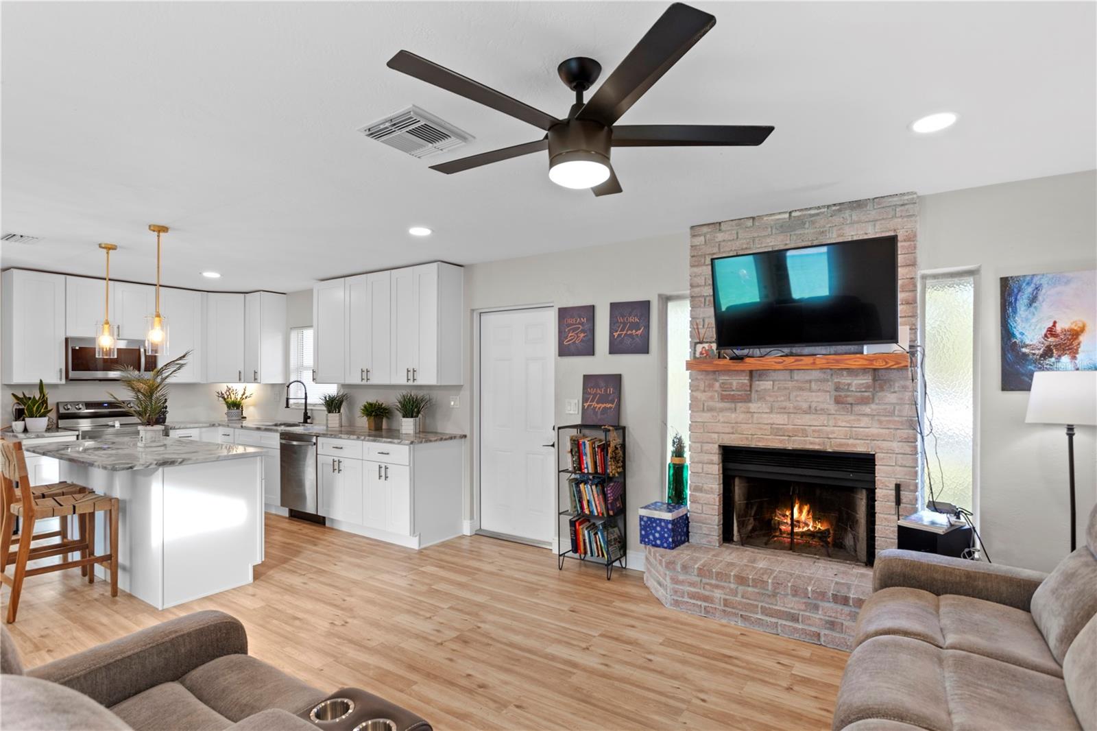 Image 7 of 82 For 6660 17th Street N