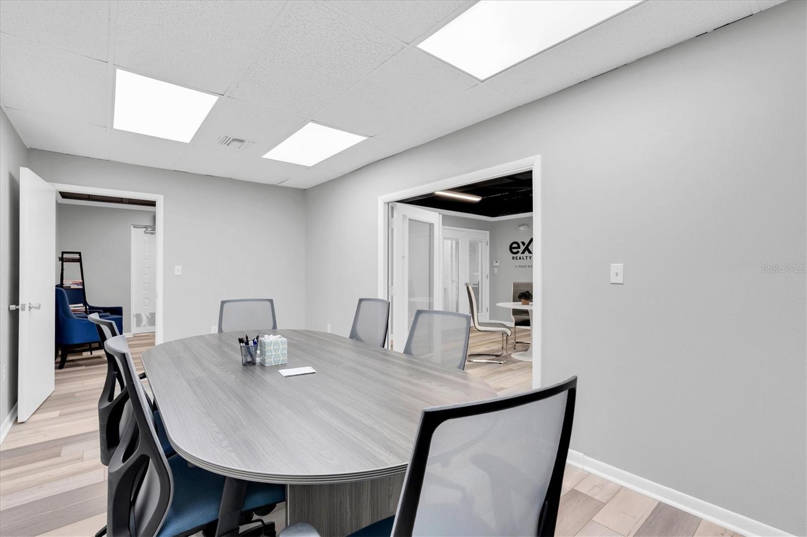 Image 21 of 35 For 2323 Curlew Road 7d