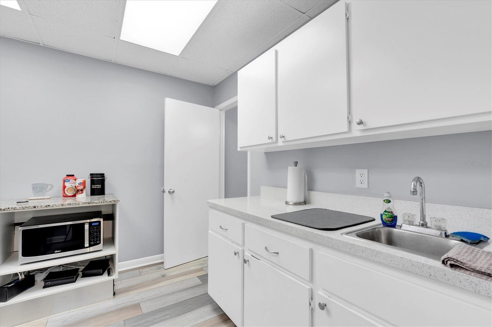 Image 25 of 35 For 2323 Curlew Road 7d