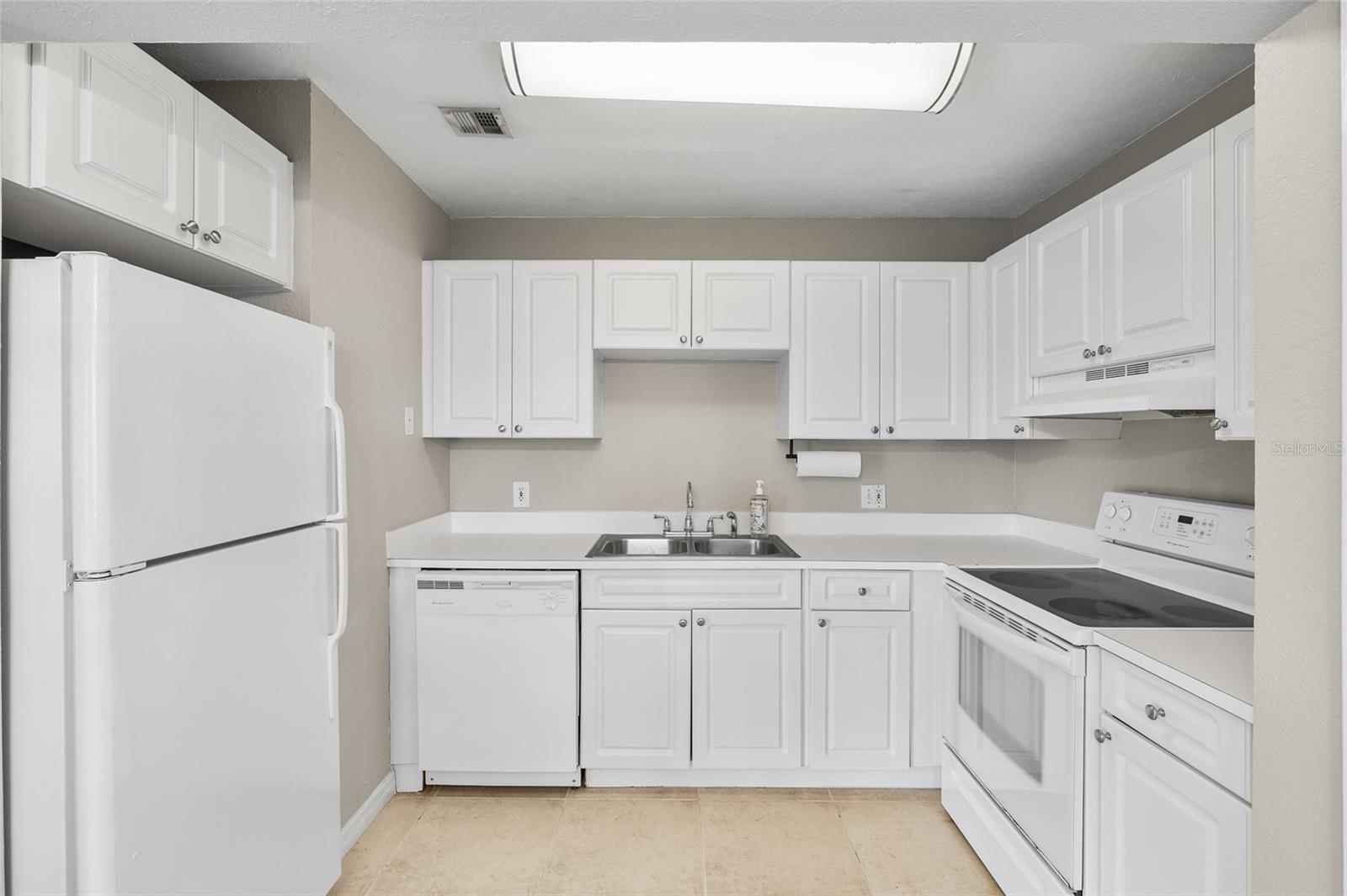 Image 10 of 28 For 13758 Orange Sunset Drive 202