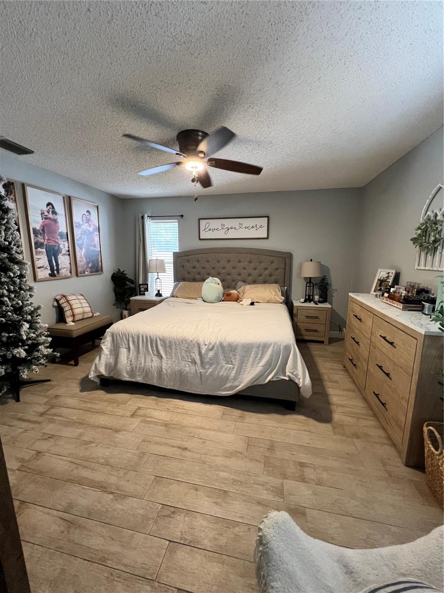 Listing photo id 15 for 3357 Ambassador Avenue