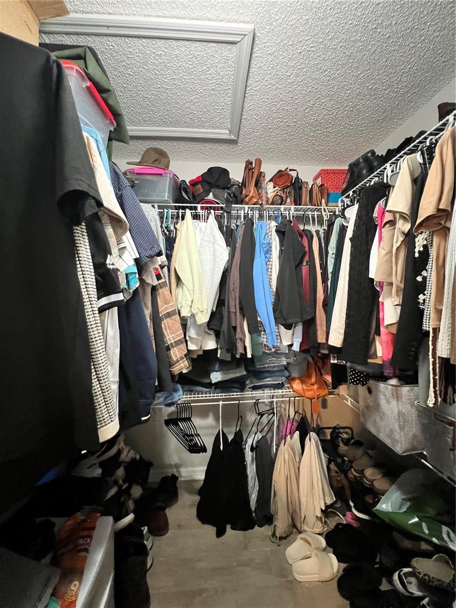 Listing photo id 16 for 3357 Ambassador Avenue