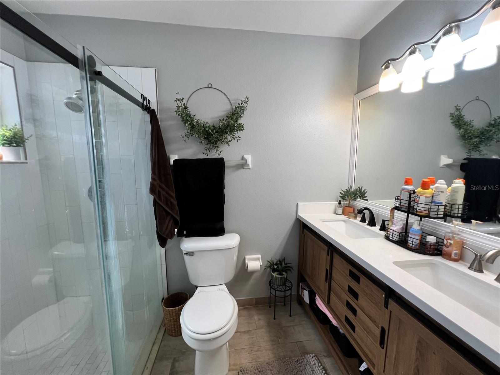 Listing photo id 17 for 3357 Ambassador Avenue