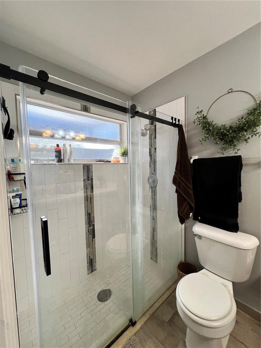 Listing photo id 18 for 3357 Ambassador Avenue