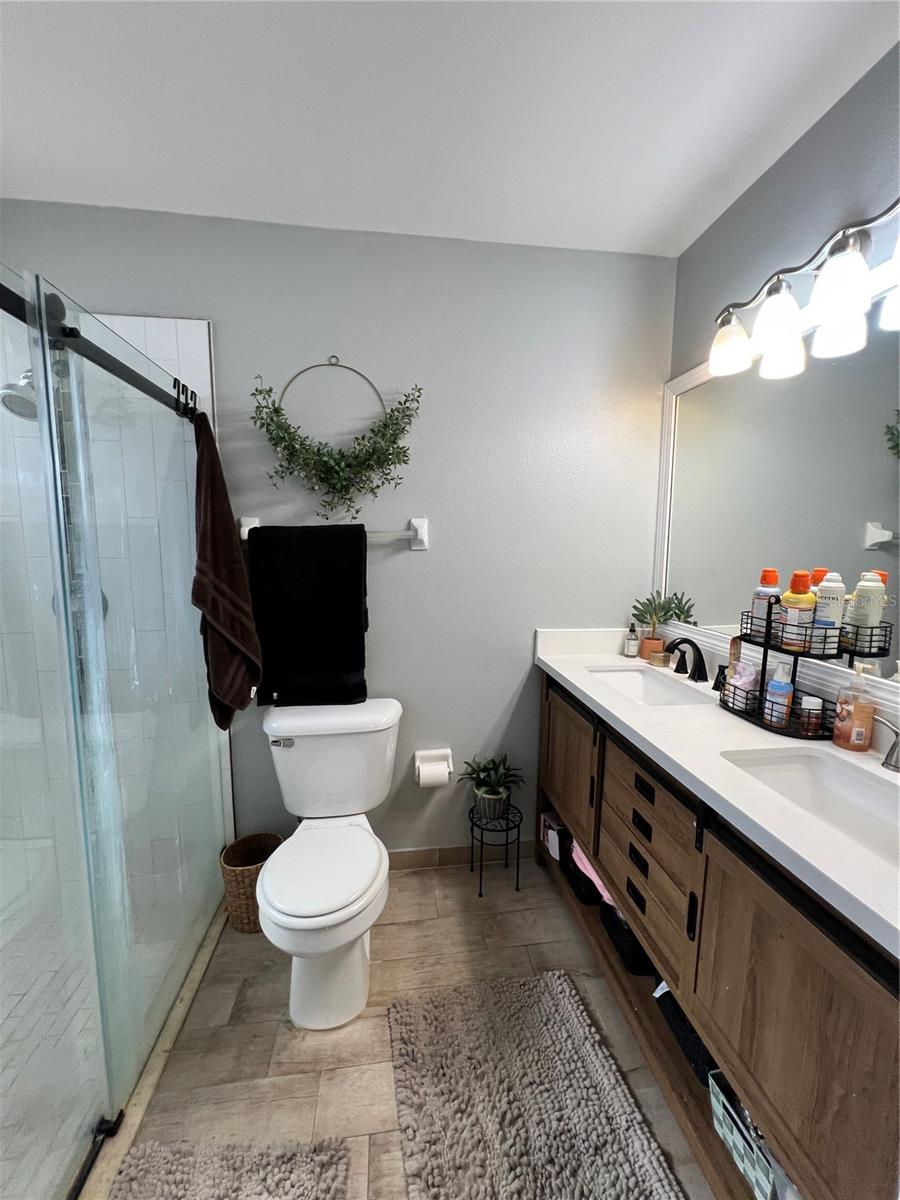 Listing photo id 19 for 3357 Ambassador Avenue