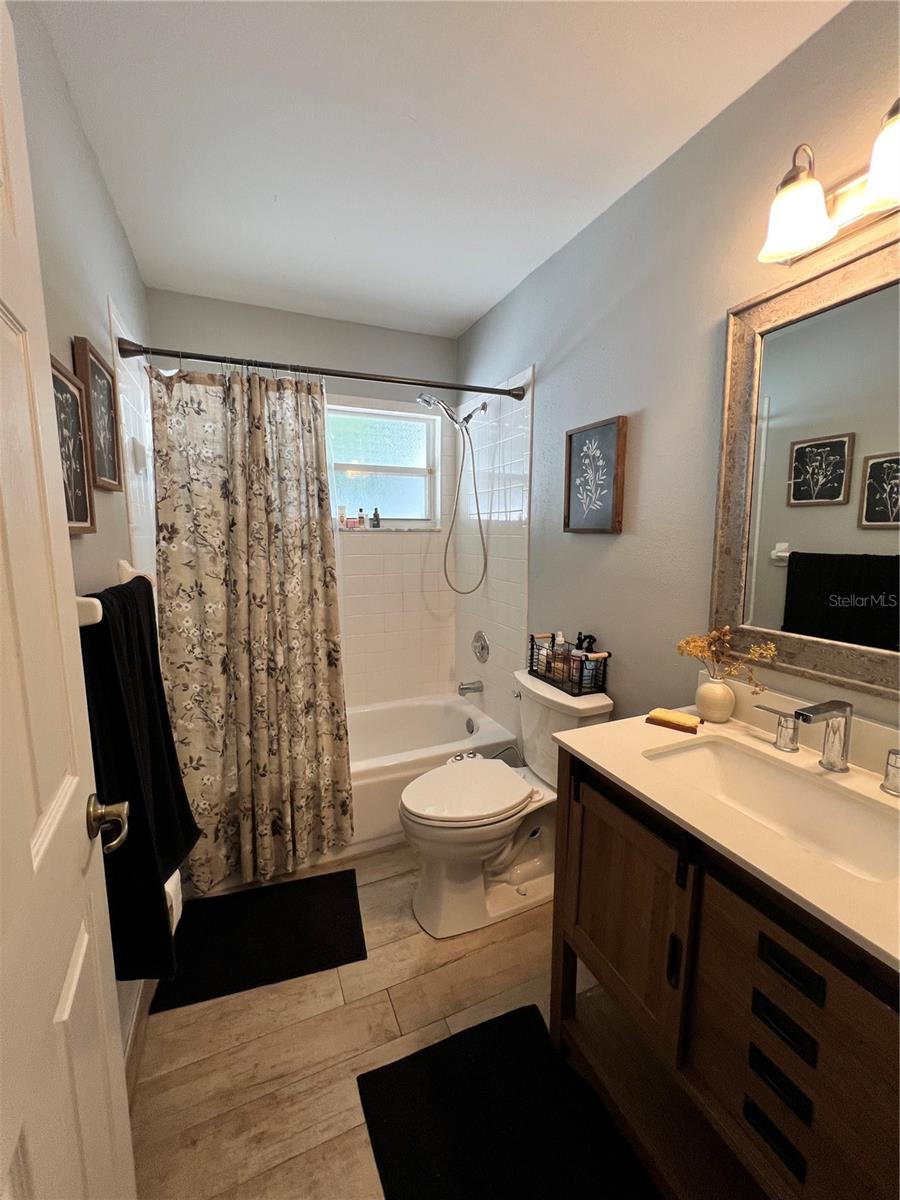 Listing photo id 23 for 3357 Ambassador Avenue