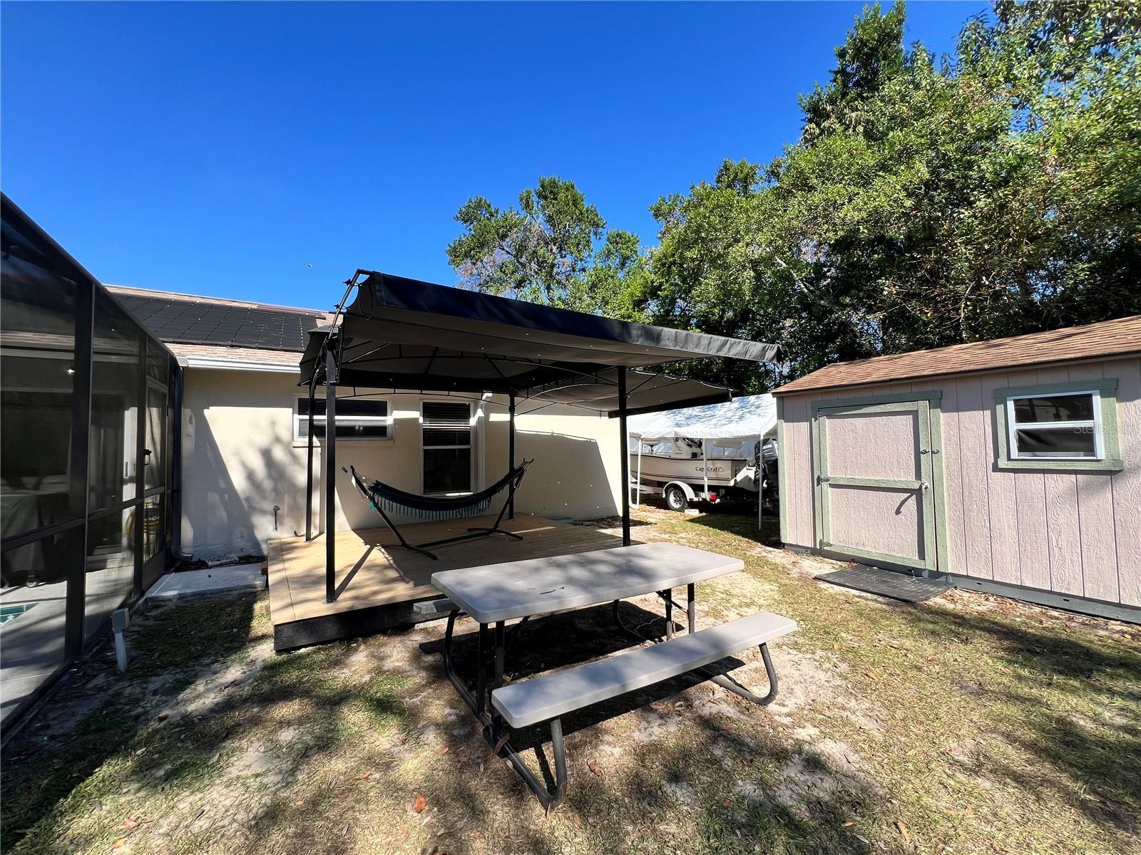 Listing photo id 2 for 3357 Ambassador Avenue