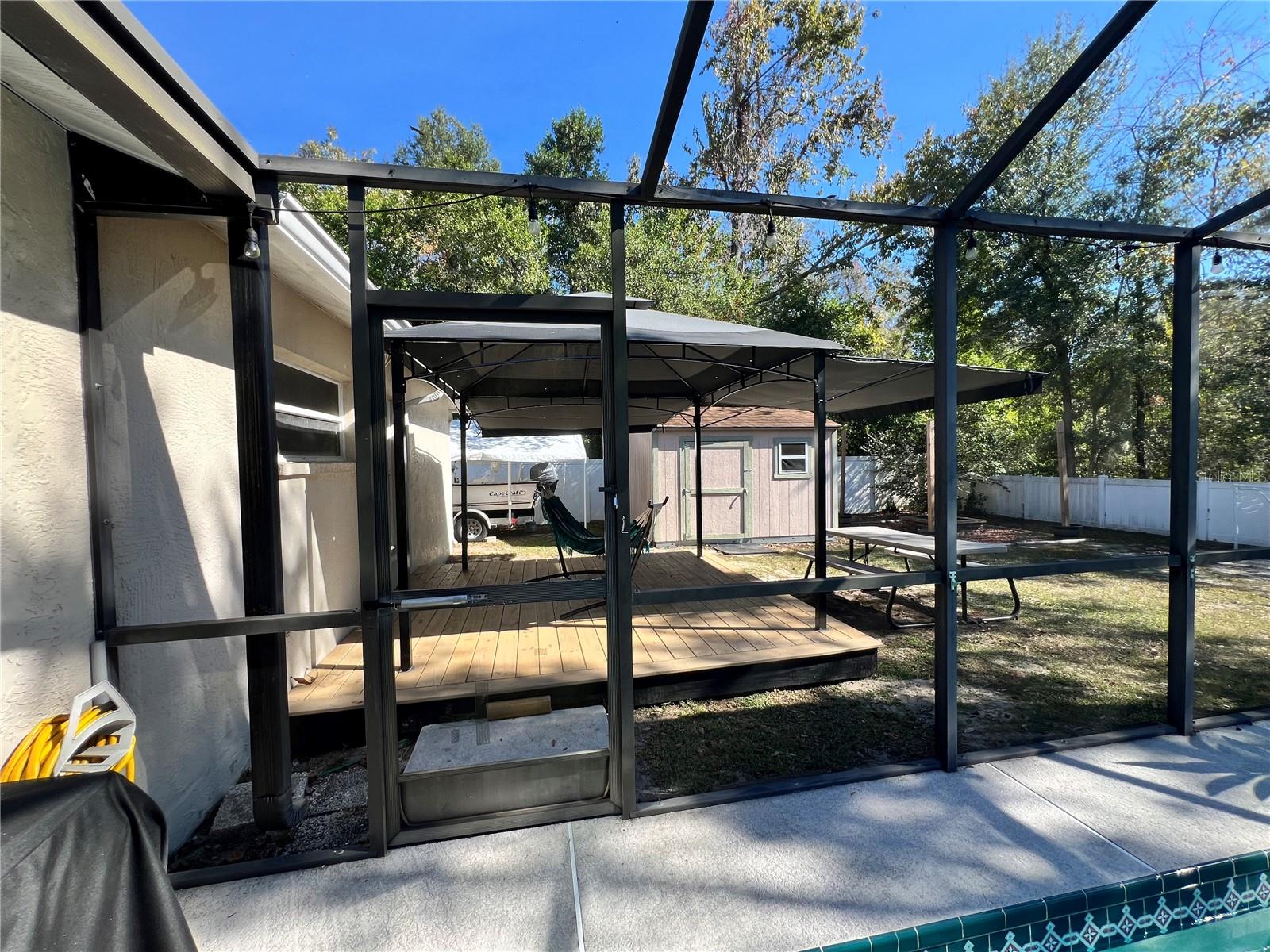 Listing photo id 3 for 3357 Ambassador Avenue