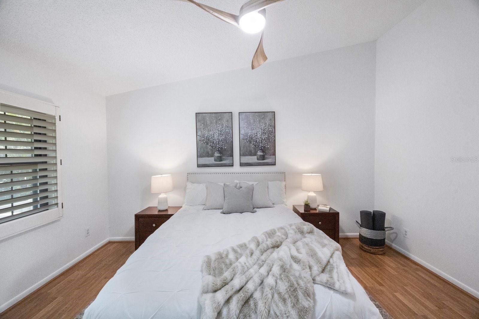 Image 10 of 49 For 842 Amelia Court Ne