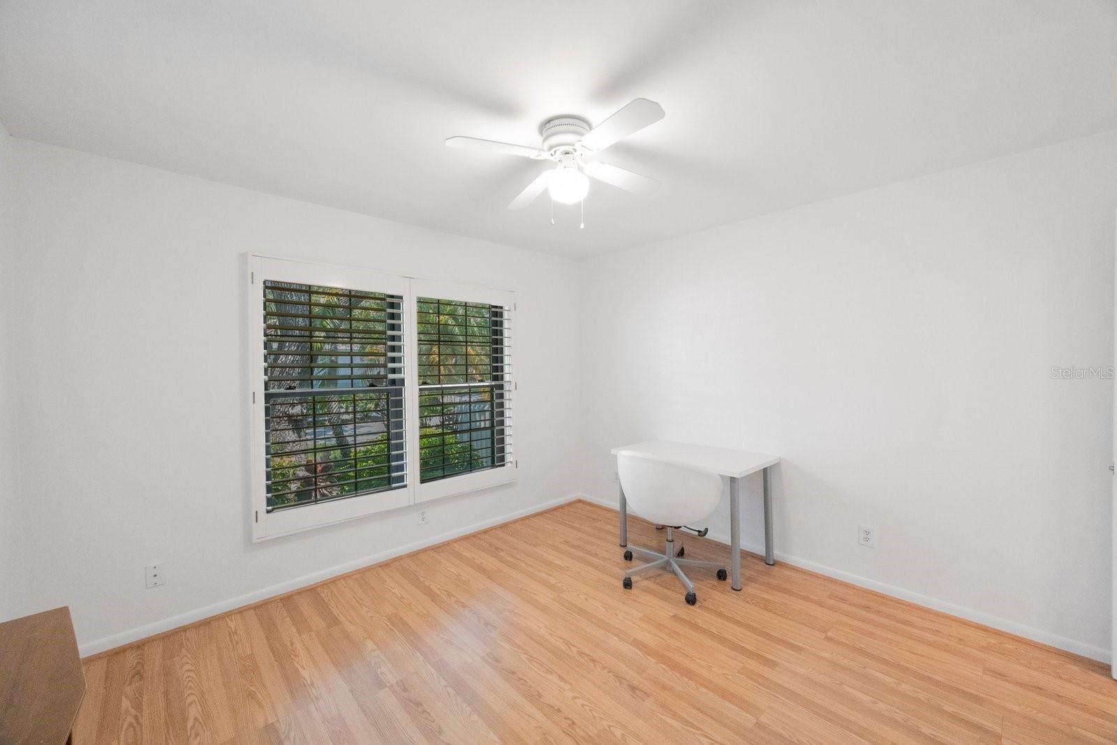 Image 16 of 49 For 842 Amelia Court Ne