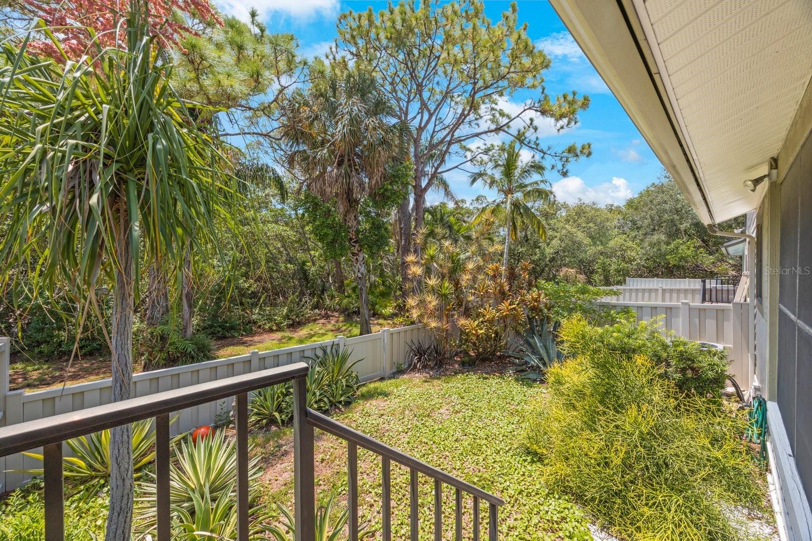 Image 22 of 49 For 842 Amelia Court Ne