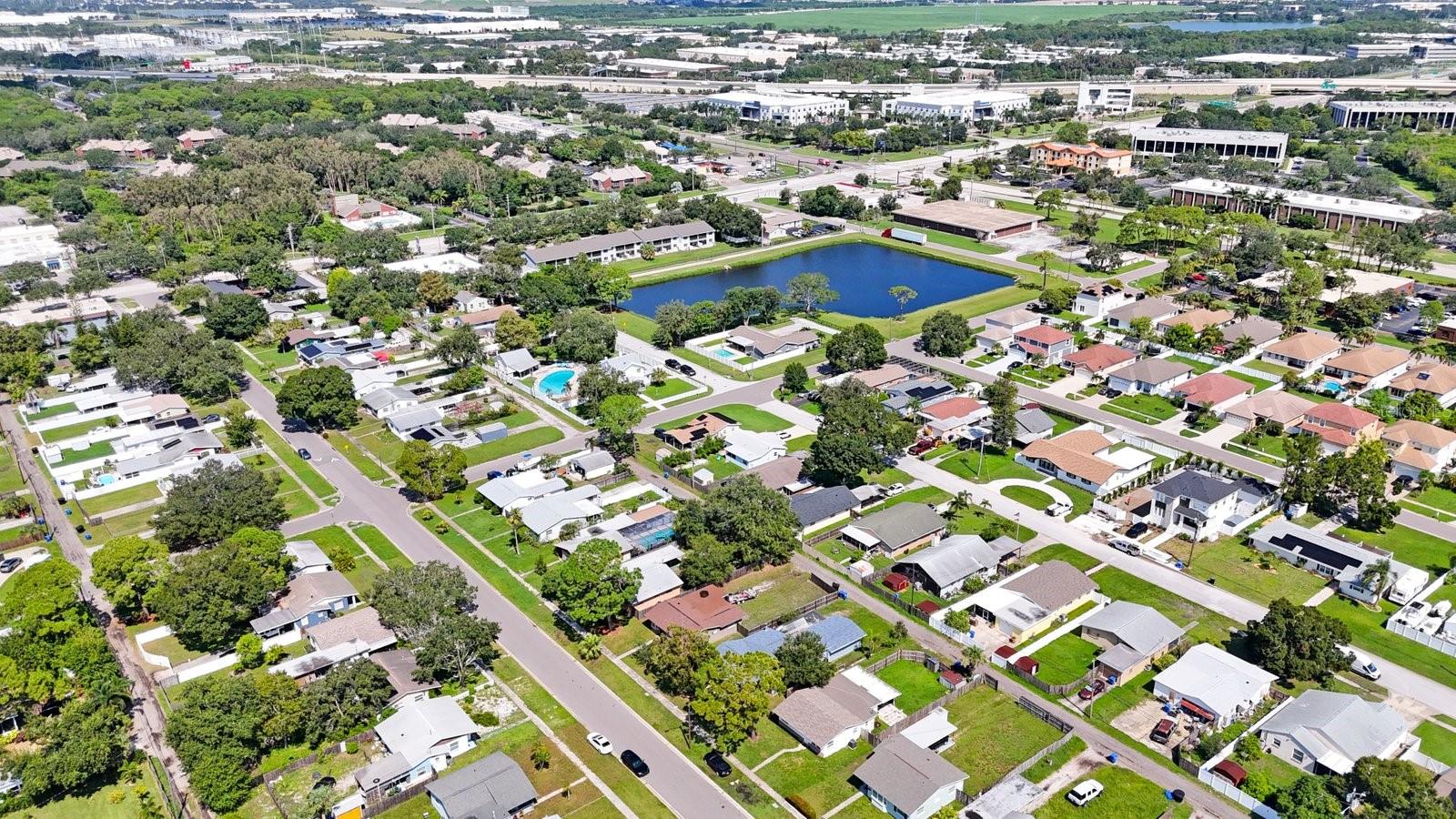 Image 29 of 49 For 842 Amelia Court Ne