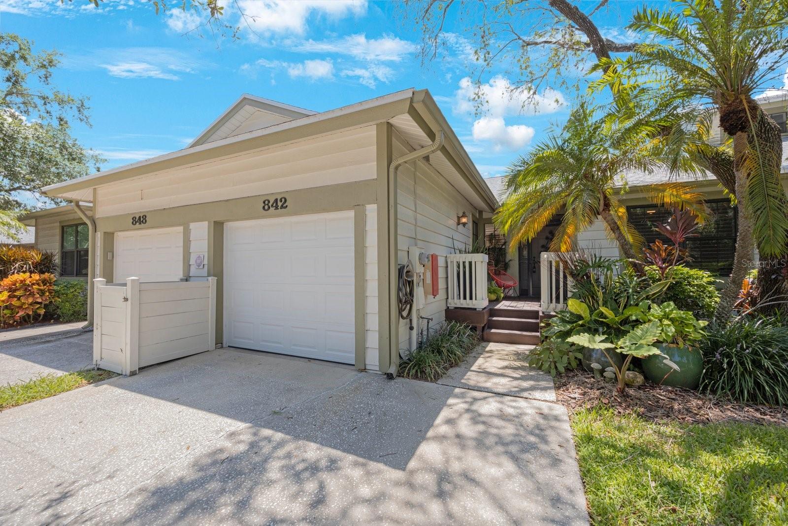 Image 33 of 49 For 842 Amelia Court Ne