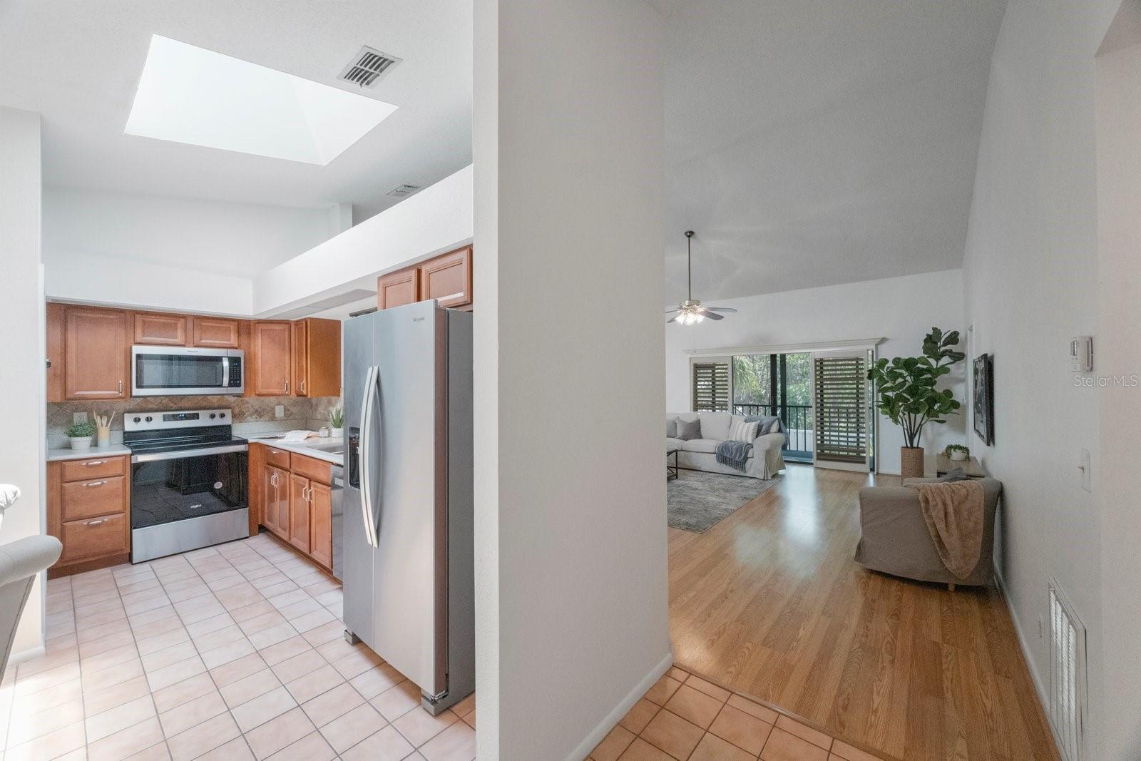 Image 36 of 49 For 842 Amelia Court Ne