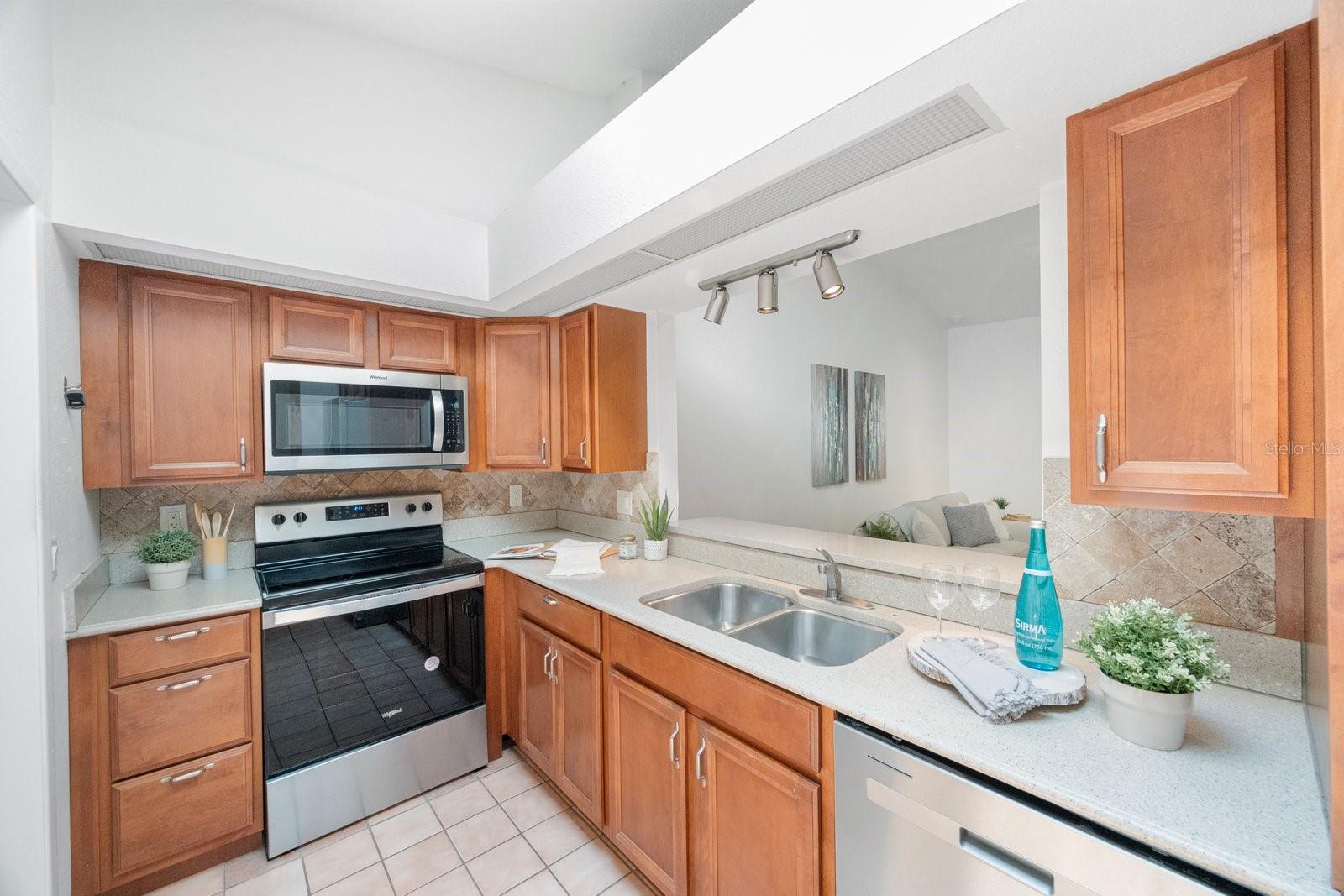 Image 39 of 49 For 842 Amelia Court Ne