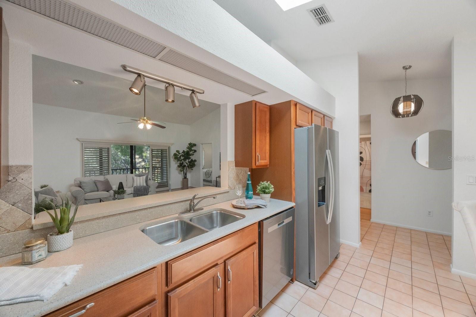 Image 41 of 49 For 842 Amelia Court Ne