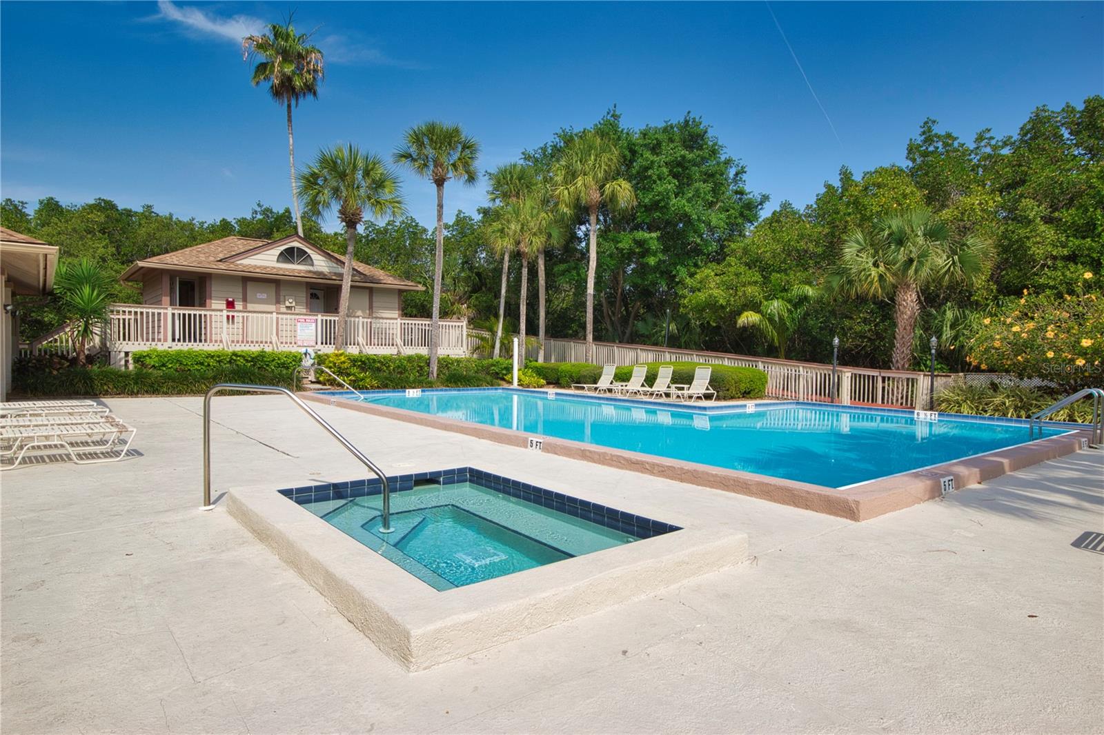 Image 48 of 49 For 842 Amelia Court Ne