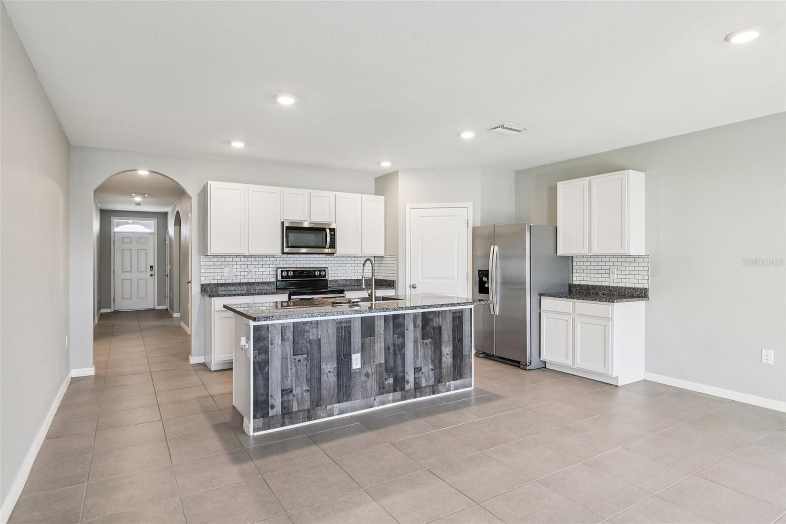 Listing photo id 8 for 10904 Tally Fawn Loop